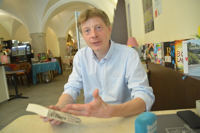 "Wir wollen Kinder zum Lesen bringen. Und wir haben für die Neue Mittelschule eine der bekanntesten Kinderbuchautorinnen Österreichs hergeholt, haben drei Schulklassen die Bücher spendiert und sie hat vorgelesen, hat erzählt und hat die Bücher auch signiert."