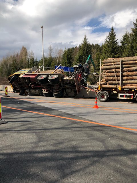 Das war der Grund der Autobahnsperre nach dem Kalcherkogeltunnel. | Foto: Asfinag