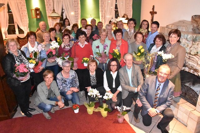 Viele glückliche Gesichter bei der Preisverleihung des Blumenschmuckwettbewerbes der Marktgemeinde Kammern im Landgasthof Gietl. | Foto: Gemeinde Kammern