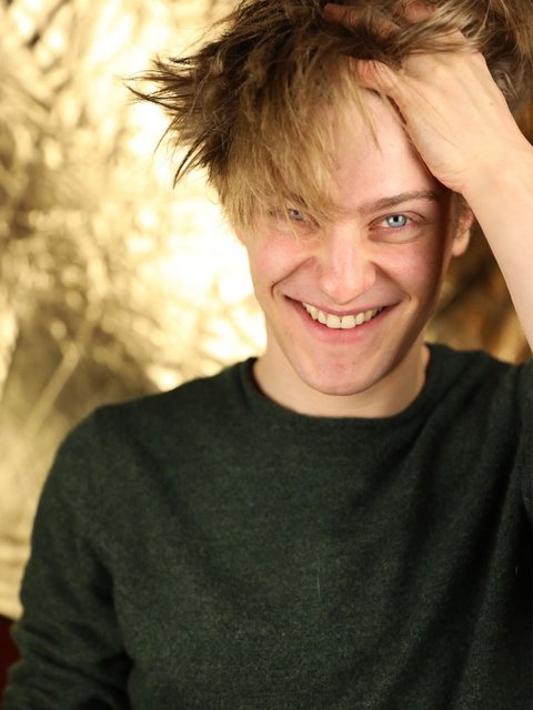 Niklas Doddo als Phil. Jung, hübsch und Potential für Schauspieler-Karriere