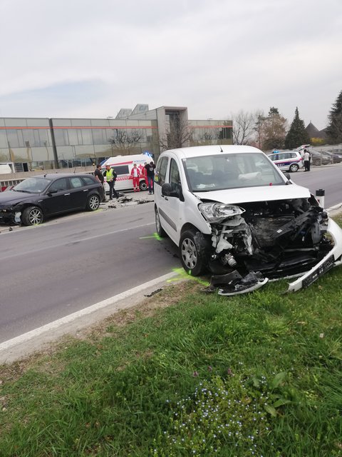 Bei dem Umfall kamen die Insassen mit leichten Verletzungen davon. | Foto: ÖRK, Bezirksstelle St. Valentin