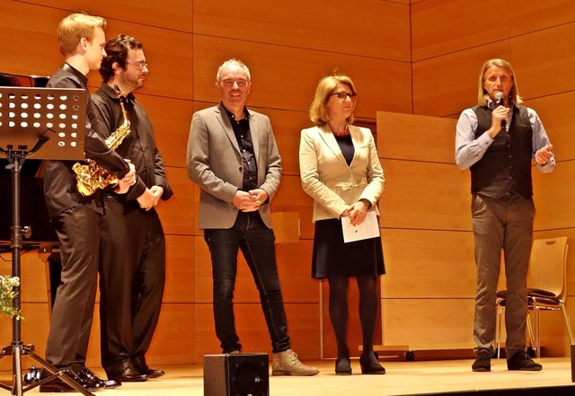 Andreas Mader, Christos Papandreopoulos, Peggo Jöchl (Kulturreferat Kitzbühel), Catrin Wurzenrainer (JArt Kulturverein Jochberg), Peter Gasteiger (Landesmusikschule Kitzbühel) (v. li.). | Foto: Anneliese Hechenberger