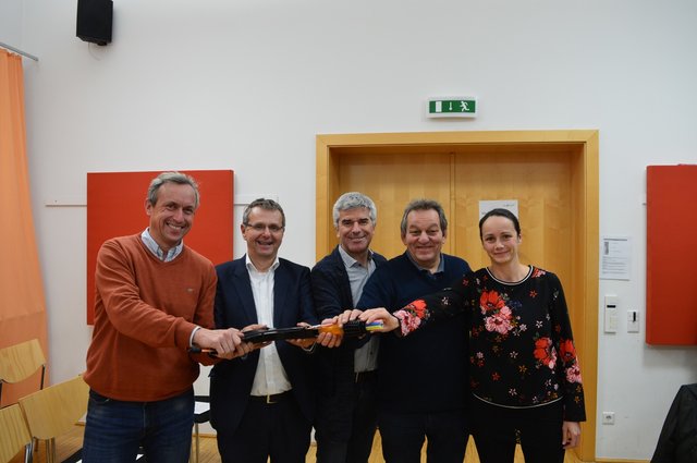 Der Glasfaserausbau ist allen Fraktionen ein Anliegen (von links): Thomas Arnfelser (Die Grünen), Bürgermeister Christian Denkmaier (SPÖ), Reinhard Deibl (ÖVP), Heinrich Meditz (FPÖ) und Margot Artner (SPÖ). | Foto: Gemeinde Neumarkt