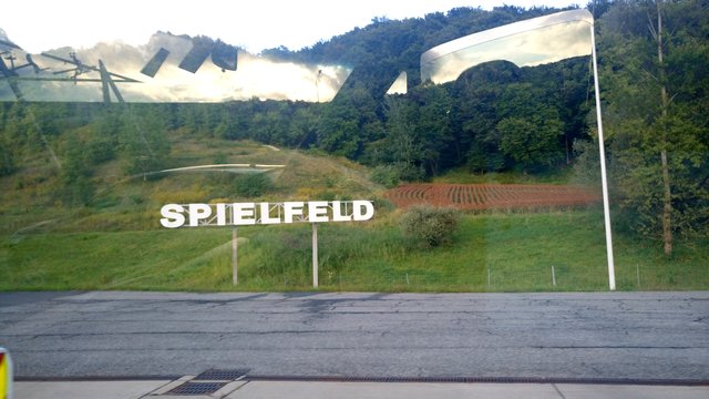 Slowenische Polizei registriert eine neue Serie von illegalen Grenzübertritten! Allein bis zu der zweiten März-Hälfte wurden mehr als 1300 illegale Migranten auf slowenischem Staatsgebiet aufgegriffen. Letztes Jahr waren es „nur“ 600. Einer der Gründe für so einen großen Anstieg von illegalen Grenzübertritten ist der relativ milde Winter. Quelle: Nachrichtenportal „Vijesti.ba – Nachrichten.ba“, Bericht vom 05. 04. 2019. Symbolbild: Ivica Stojak