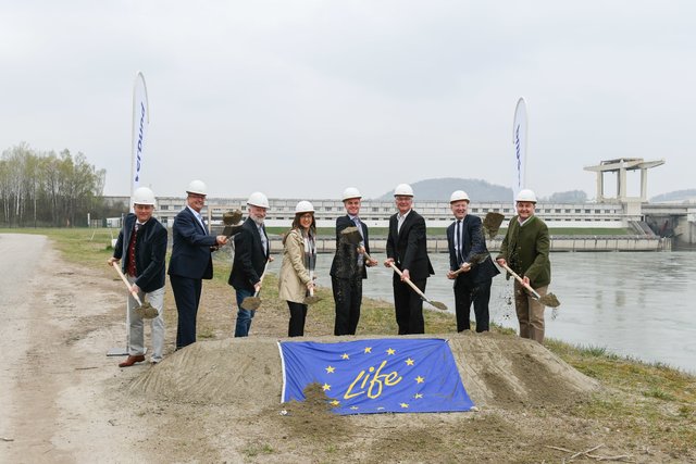 v.l.: Michael Amerer, Karl Kollingbaum, Siegfried Pilgersdorfer, Hilde Prandner, Robert Fenz, Elmar Podgorschek, Achim Kaspar und Karl Heinz Gruber. | Foto: Verbund