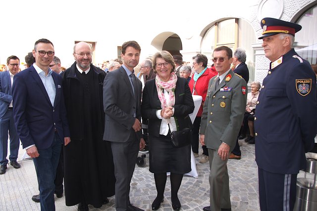 Geschäftsführer Thomas Kerzan, Pfarrer Clemens Reischl, Bürgermeister Heinrich Brustbauer, Bezirkshauptfrau Elfriede Mayrhofer, Oberst Franz Langthaler | Foto: Doris Necker