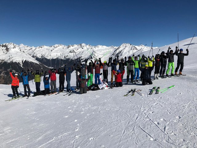 Bei traumhaften Bedingungen haben die Schülerinnen und Schüler der HTL Bulme Deutschlandsberg ihren Skikurs in Osttirol verbracht. | Foto: KK