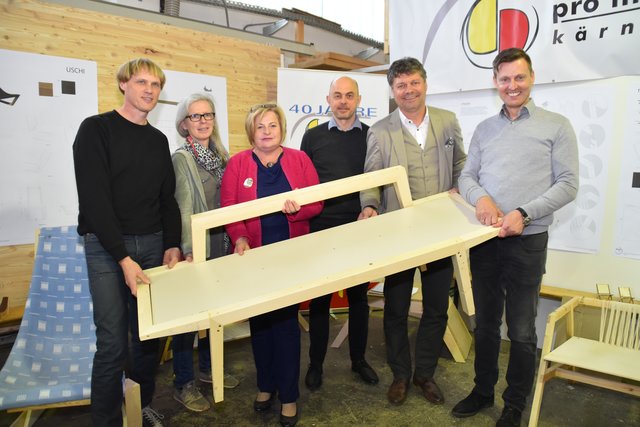 Die hochkarätige Jury des Möbelentwurfswettbewerbs von pro mente und der TU Graz