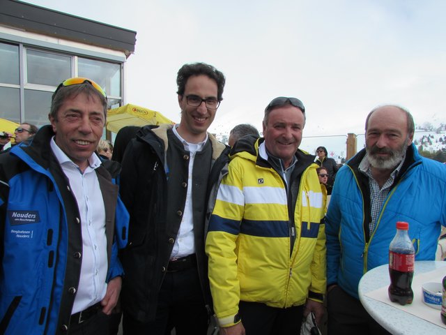 Vorstand Manfred Wolf, Bgm. Helmut Spöttl, Emil Zangerl und Josef Federspiel. 