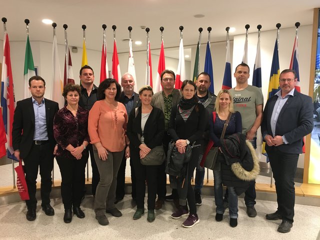 Oberwarter Gewerkschaftsschüler im EU-Parlament: Jörg Pongratz, Rene Janisch, Barbara Kloiber, Michaela Kager, Karl Battyan, Astrid Grill, Gumhold Josef, Grum Patricia, Reinhard Marinkovits, Claudia Bauer, Gerald Reisinger und Wolfgang Neuhold. | Foto: ÖGB Burgenland