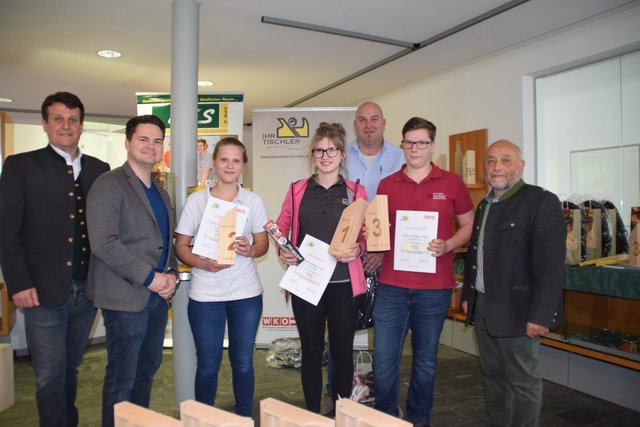 Sieger erstes Lehrjahr: Gerhard Oswald, Jürgen Jöbstl, Kerstin Six, Elena Schatz, Hans Jörg Fürnschuß, Johann Staubmann und Hermann Wech (von links) | Foto: Mörth
