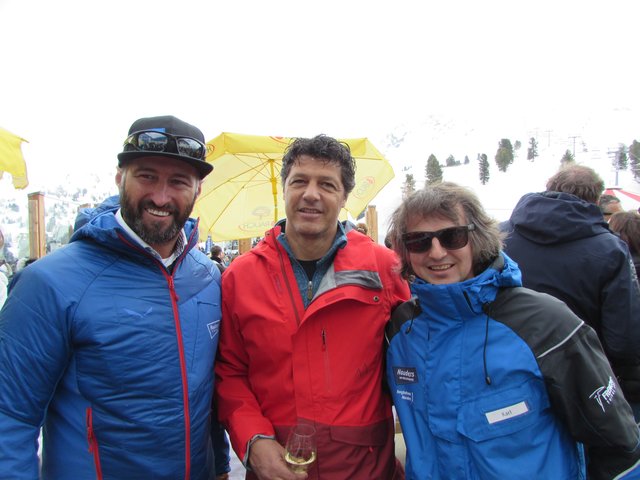 Helmut Wolf (TVB) und Karl Folie (Marketing Nauderer Bergbahnen) mit dem Geschäftsleiter der Bergbahnen Schöneben Helmut Thurner (mi). 