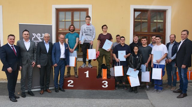 Erstes Lehrjahr: Stefan Ruhe (2.), Dominik Haga (1.)   und Rebecca Györög (3.)
 | Foto: WKB
