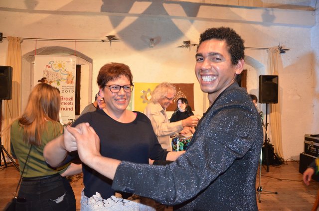 Heidi Penker in Aktion mit Tanzlehrer Pierre de Vale