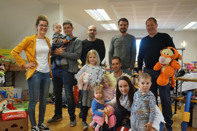 v.l.nr. die Hauptorganisatorin Claudia Schillinger mit ihrem Team und Vertretern der Marktgemeinde Straden.