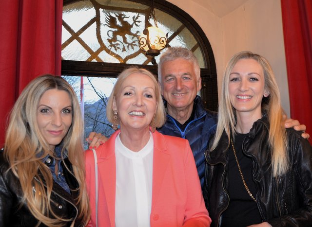 Sandra Neuschitzer-Mandl ("Happy Hair"), Burgi, Alois und Nina Jobst