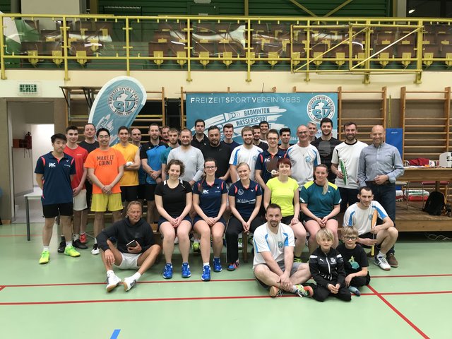 das Teilnehmerfeld aus Wien und Niederösterreich. 
rechts außen Vereinsobmann Robert Nussbaummüller