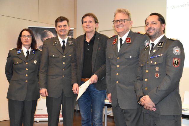 Seit 40 Jahren beim Roten Kreuz: Werner Schöpfer (Mitte)