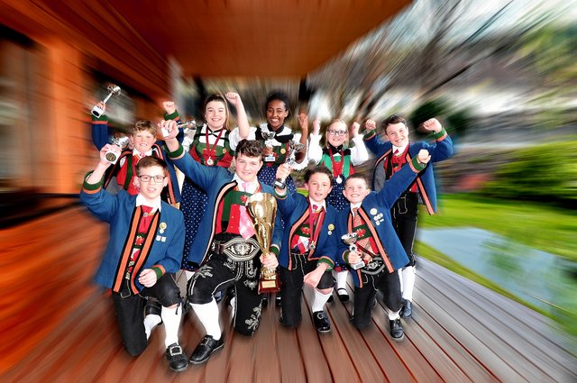 Das starke Team der Sellrainer nahm nichtnur den Wanderpokal, sondern auch weitere Trophäen und Medaillen mit nach Hause. | Foto: Hassl