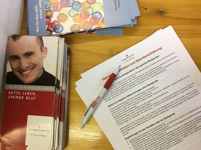 Bevor das Spenden losgehen kann, werden die "Lebensretter" in jeglichen Unterlagen informiert und aufgeklärt.