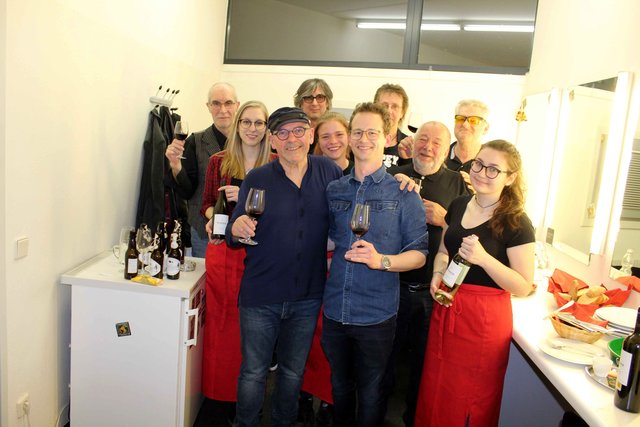 Ferenc mit den BRUJI, Leo Sommer junior und seinen "Stewardessen"