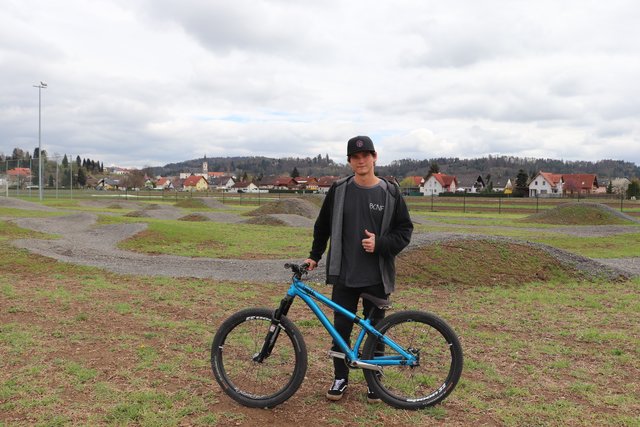 Freestyle-MTB-Rider Dorian Macher auf der Pumptrack-Anlage in Hausmannstätten | Foto: Edith Ertl