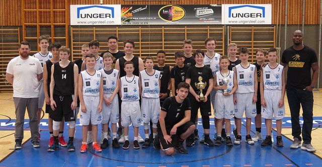 Die Jennersdorf Blackbirds werden vor den Young Gunners mU16 Landesmeister im Basketball.