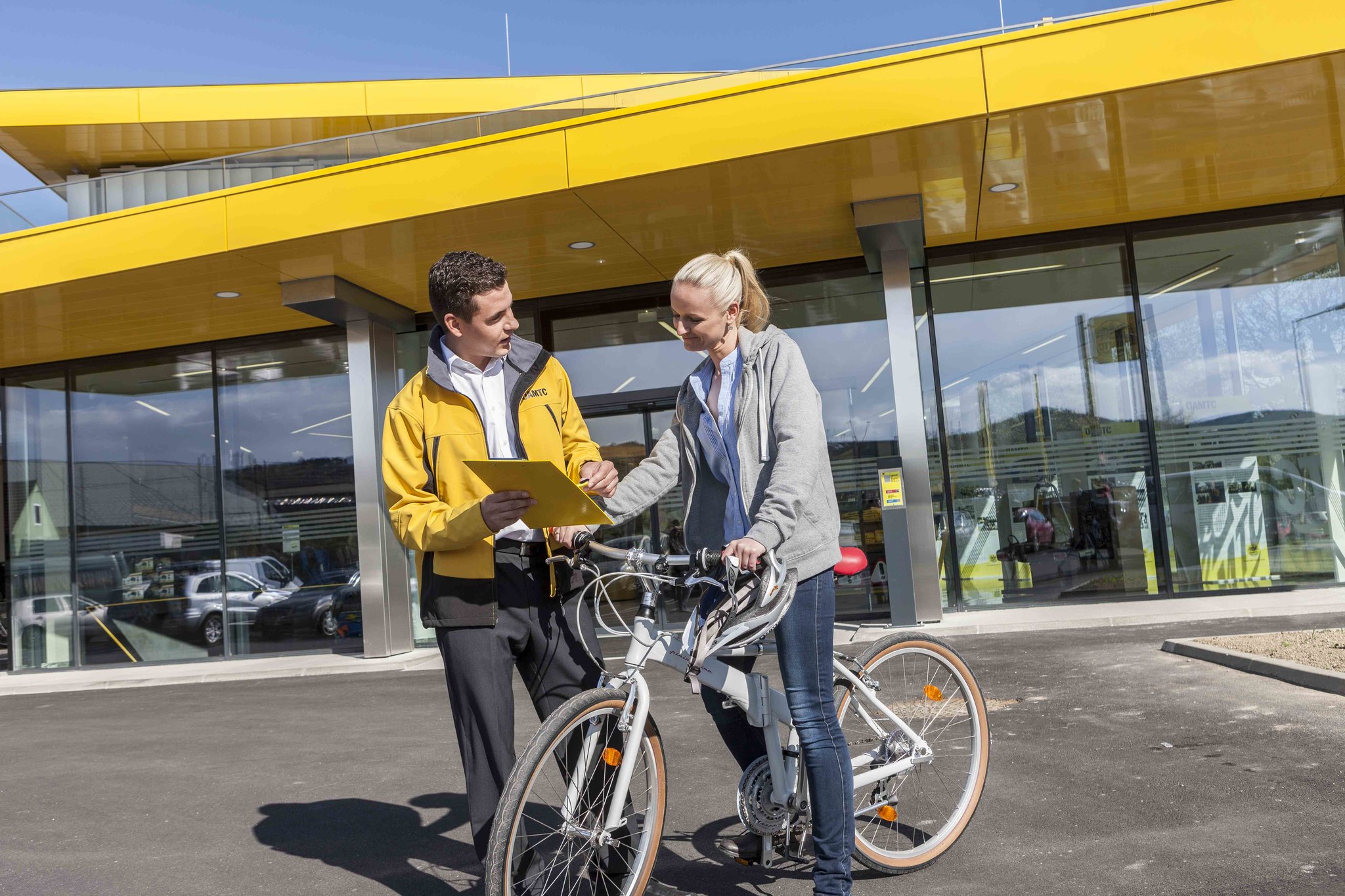 Sicherheit geht vor: Der ÖAMTC Sicherheitscheck im Sicherheitscheck für E Bike und Fahrrad nach der Winterpause