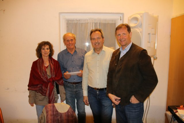 v.l.: Andrea Schmid, Johannes Lehenbauer, Fritz Auinger und Bürgermeister Rudolf Divinzenz.