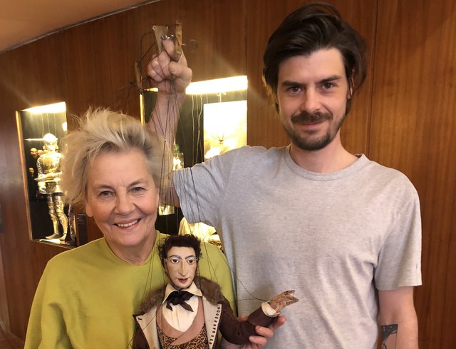 Ein Herz für Marionetten: Barbara Heuberger und Puppenspieler Emanuel Paulus – er spielt in Hoffmanns Erzählungen mit.