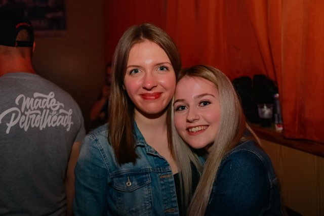 Nadine Riedl aus Schleedorf und Sonja Bauer aus Perwang