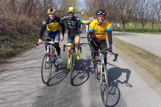Stefan Manker und Christoph Steigele mit dem österreichischen Extremsportler Michael Strasser (M.). | Foto: URC Hainfeld