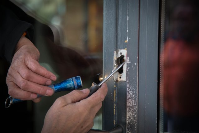 Gleich in sieben Geschäftslokale wurde in St. Johann eingebrochen und Bargeld entwendet. | Foto: Neumayr