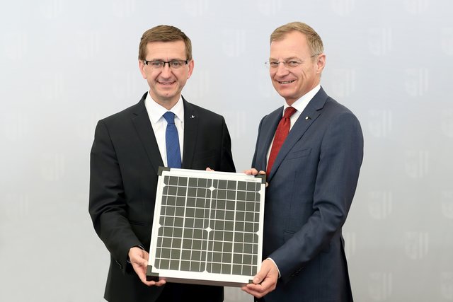 Wirtschafts- und Energielandesrat Markus Achleitner und Landeshauptmann Thomas Stelzer (v. l.).