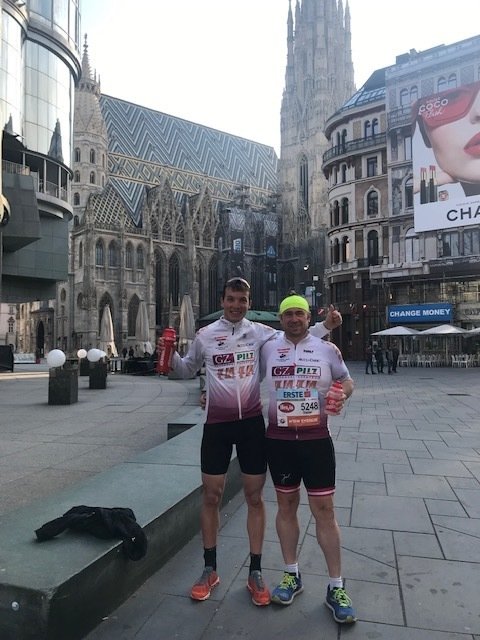 Kaufmann (links) vor dem Start beim Wien-Marathon. | Foto: GZ Pilz Perg