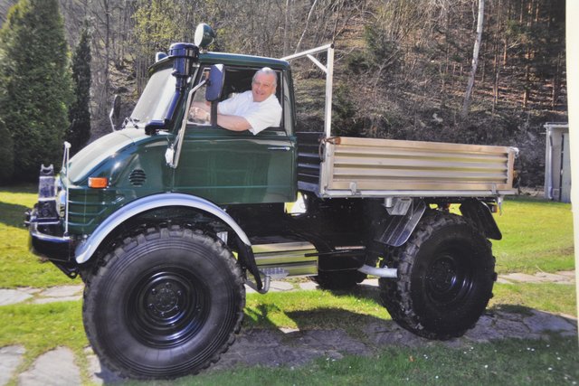 Diese alten Nutzfahrzeuge sind sein Ein und Alles: Vor über 20 Jahren wurde Wolfgang Binders Leidenschaft für die Unimogs entfacht. | Foto: Srb