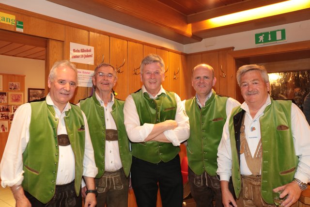 Das Orig. Almrausch Quintett mit den Jubilaren Hans Wiendl und Peter Schutting