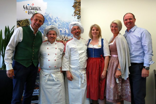 Leo Bauernberger (SLTG), die SalzburgerLand-Köche  Peter Legat und Hans-Peter Putz, Julia Wurm (SLTG), Eva Haselsteiner (SLTG) sowie Norbert Karlsböck (Gletscherbahnen Kaprun) | Foto: Gottfried Maierhofer