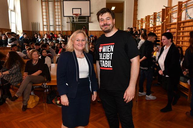 Organisatorin Brigitta Engel mit Jungend-Bezirksrat Nikola Poljak. | Foto: Markus Spitzauer
