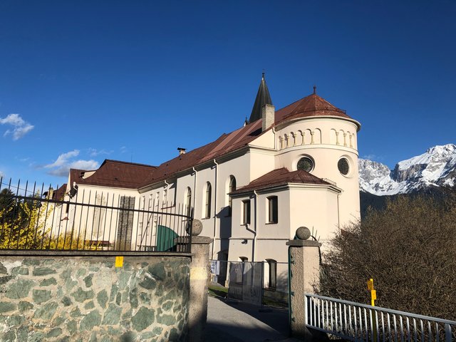 Das Klostergebäude mitten in Pfaffenhofen wird zum Sozial- und Gesundheitszentrum adaptiert, es ergeben sich viele Synergien.