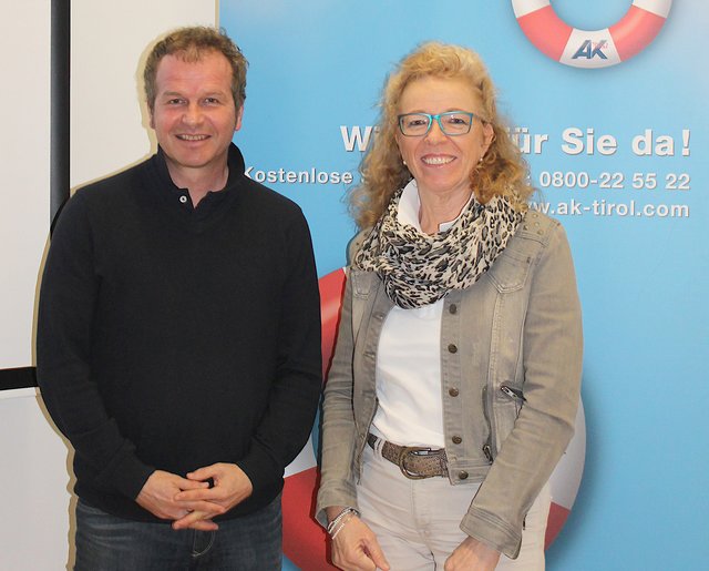 Norbert Waldner und Elisabeth Leis informierten. | Foto: AK Tirol