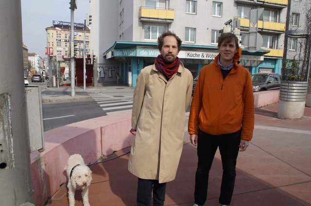 Einen Künstlertreff im ehemaligen "de Witt"-Geschäftslokal wünschen sich Tomash Schoiswohl (l.) und Marcuse Hafner.