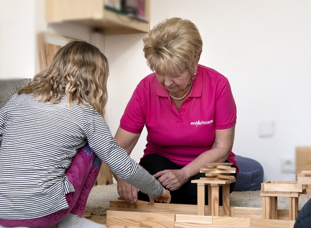 Christine Watzinger aus Vöcklabruck ist bereits seit elf Jahren mit Begeisterung als Notfallmama im Einsatz. | Foto: KiB children care