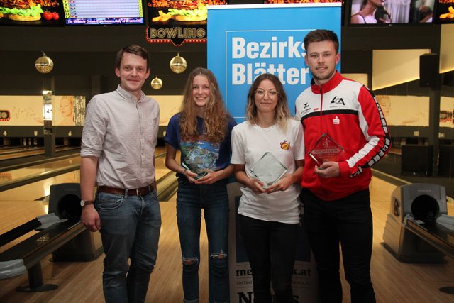 Die erfolgreichen Sportler aus Amstetten: Sophia Gruber-Pandion, Lena Mayrhofer und Lorenz Ursprunger mit Thomas Leitsberger.