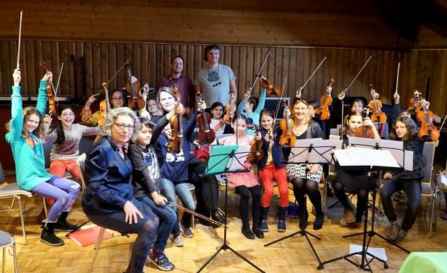 Das Instrumentenkarussell der Musikschule machte offensichtlich Spaß. | Foto: Stadtgemeinde Klosterneuburg/SchuhE