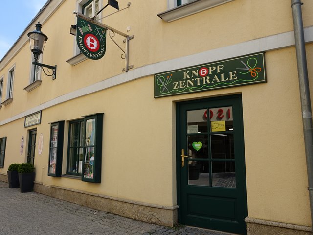 Titelbild: Die Knopfzentrale in der Badener Beethovengasse