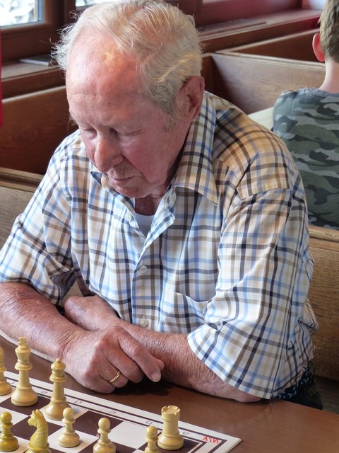 Der mit 89 Jahren älteste Spieler Franz Weickel aus Bruck an der Gl. | Foto: Christine Grundner