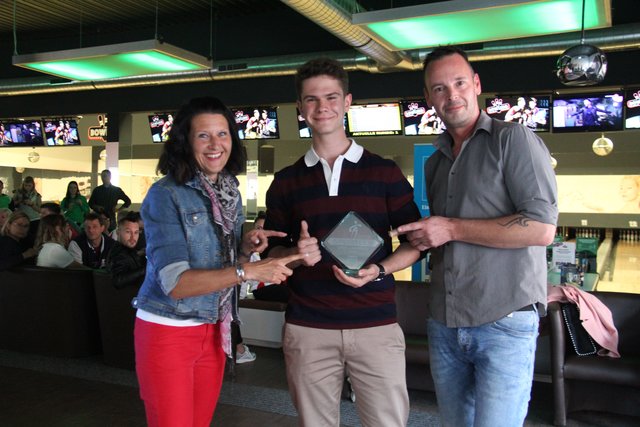 Tullns Sportler des Jahres Savo Kovacevic mit Karin Zeiler und Joachim Pricken.