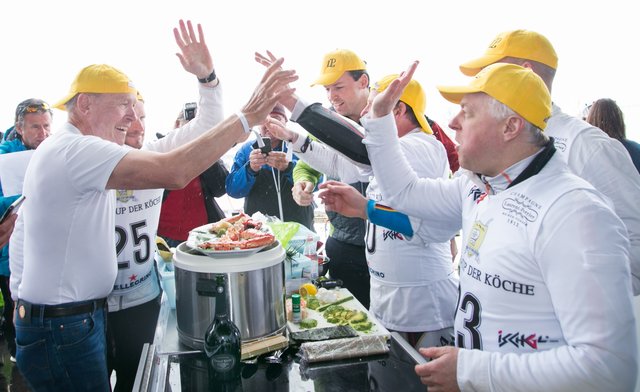 In der Gesamtwertung bestehend aus Skirennen und kulinarischer Prüfung siegte das Team um 2-Sternekoch und Shooting-Star Tristan Brandt und dem Laufzeitbesten Martin Schlegel, die das Gericht „California Roll“ von Klaus Brunmayr aus dem Lucy Wang in Ischgl neu interpretierten. | Foto: TVB Paznaun – Ischgl