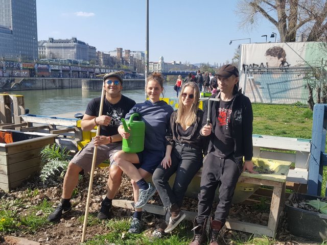 Endlich ist der Spatenstich für das Garteln am Donaukanal erfolgt.